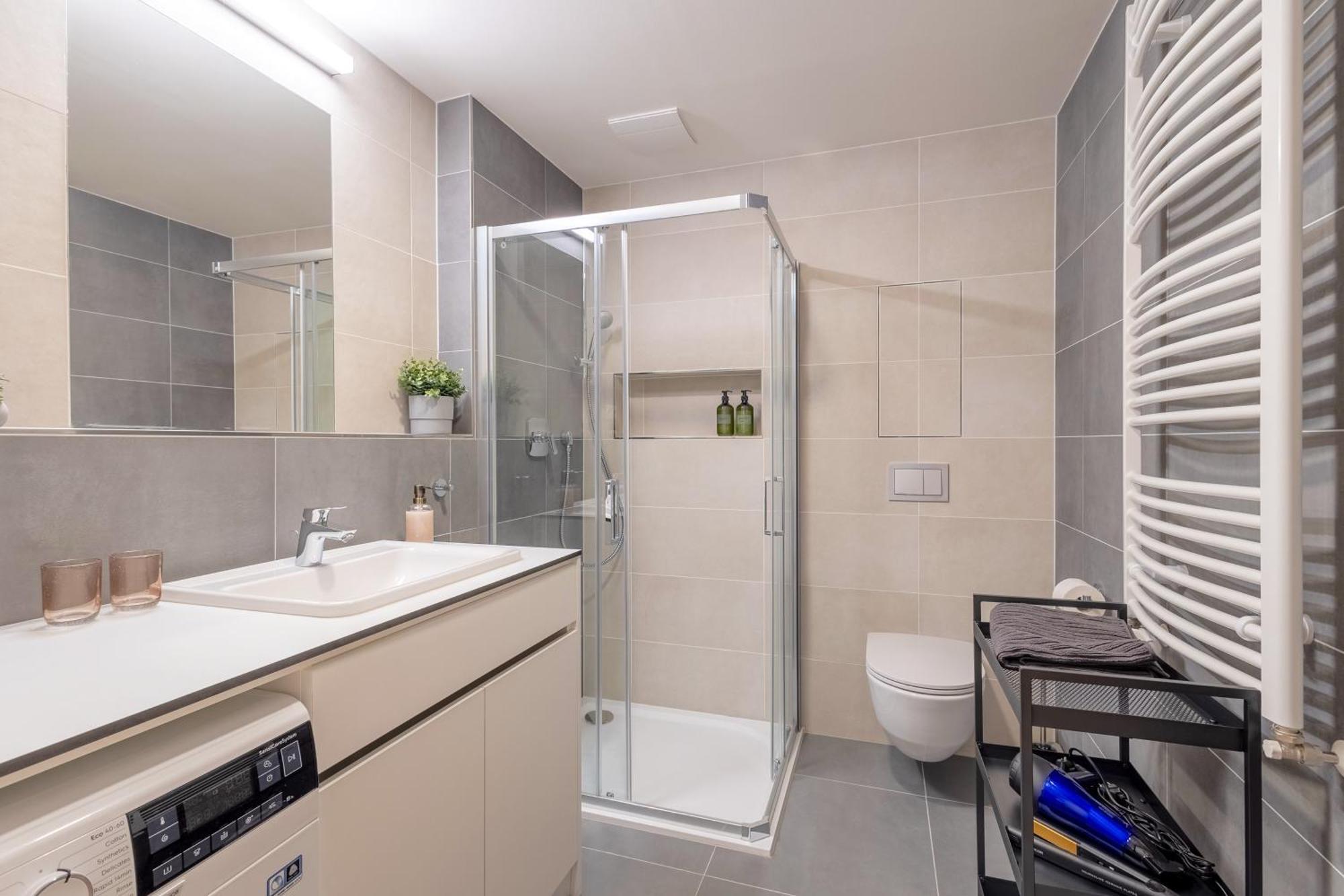 Bright 2Br - 4Th Floor, Balcony, Free Parking By Gravity Prague Apartment Exterior photo
